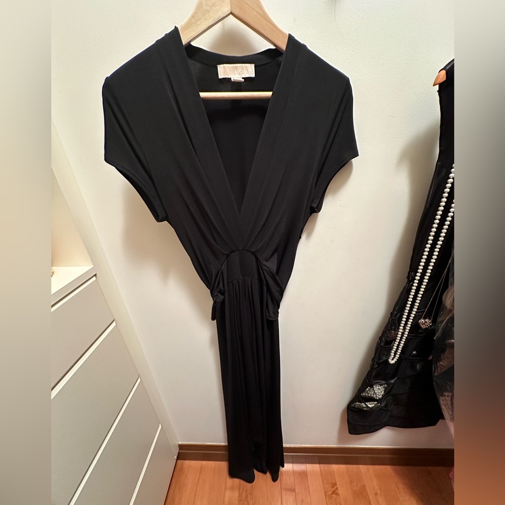 MICHAEL KORS! Black, stretchy, high- low hem dress! Perfect for a fall wedding!